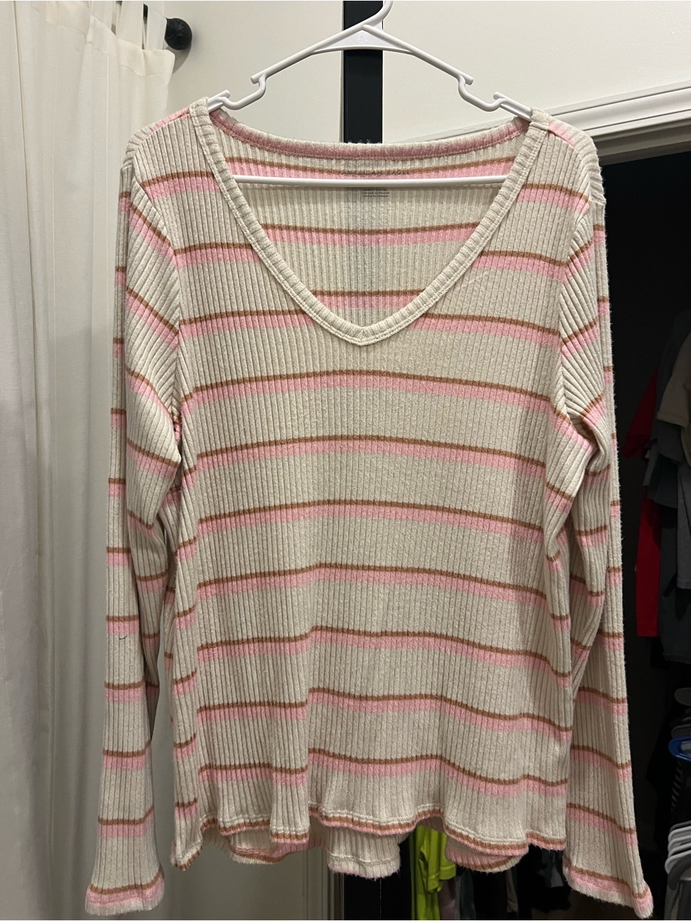 American Eagle Relaxed V-Neck Striped Sweater - Cream & Pink